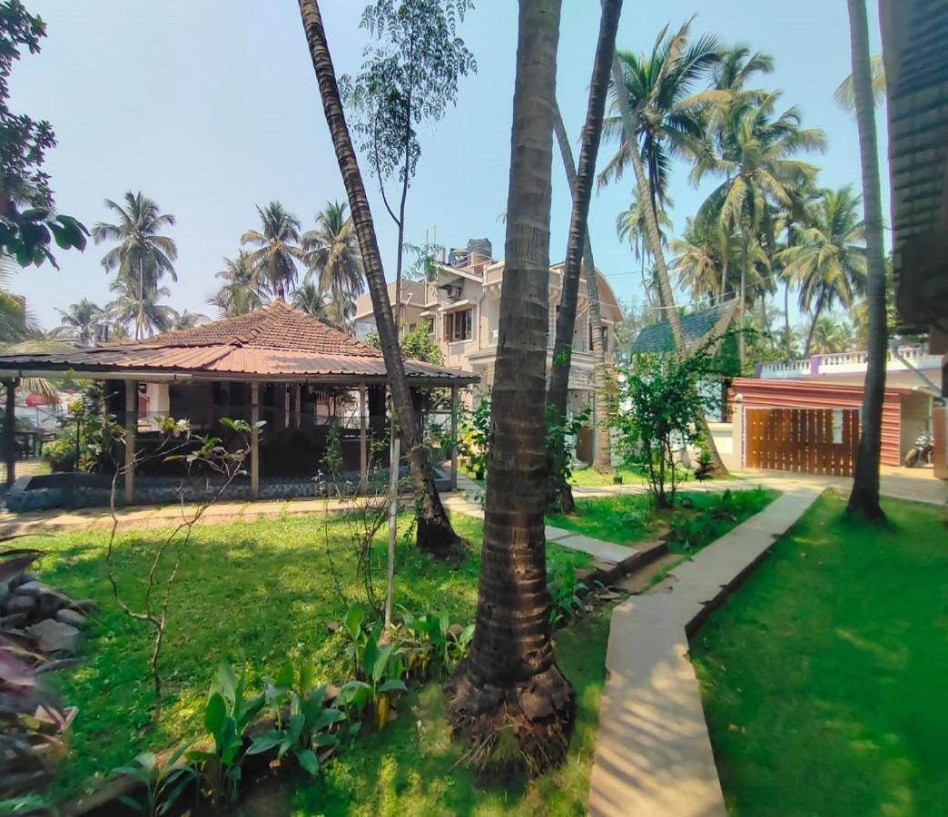 Red Sea Beach Resort Anjuna Bagian luar foto