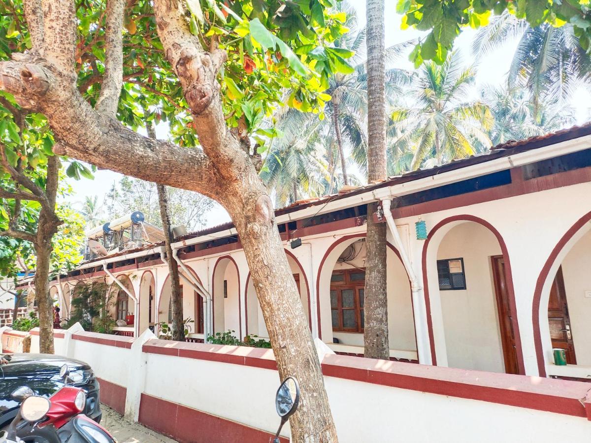 Red Sea Beach Resort Anjuna Bagian luar foto