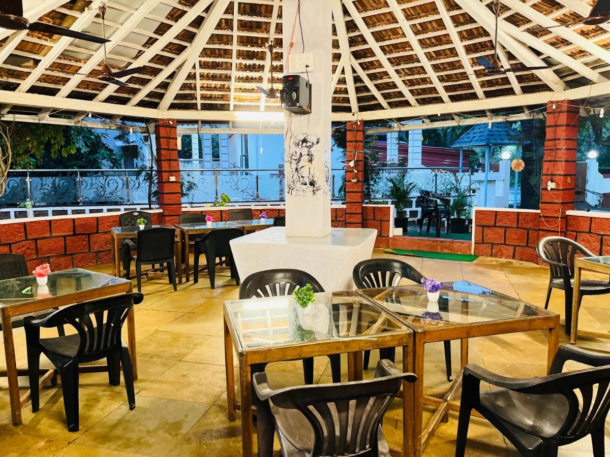 Red Sea Beach Resort Anjuna Bagian luar foto