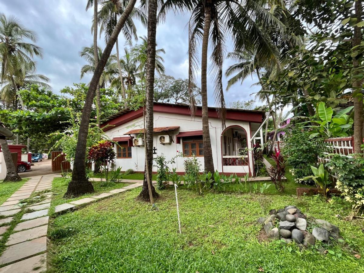 Red Sea Beach Resort Anjuna Bagian luar foto