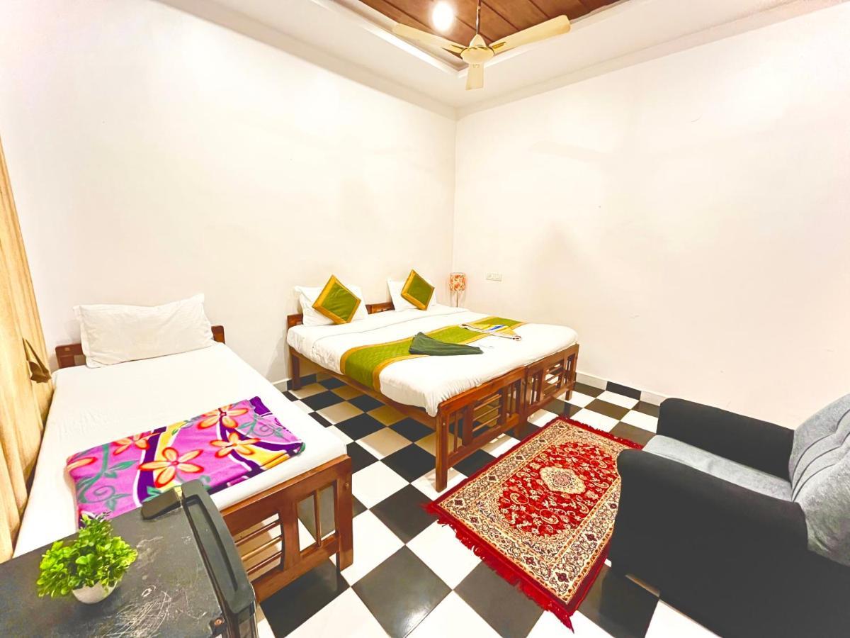 Red Sea Beach Resort Anjuna Bagian luar foto