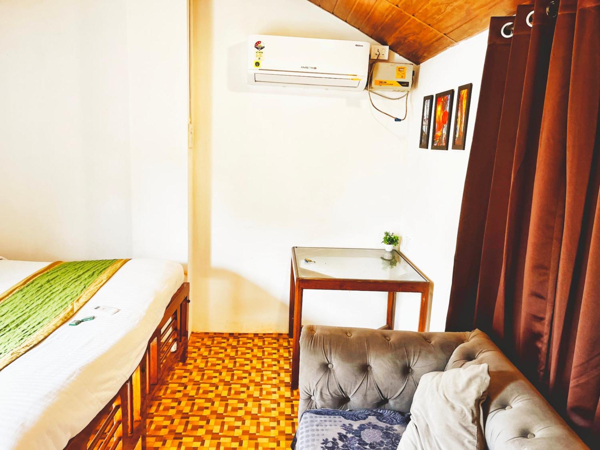 Red Sea Beach Resort Anjuna Bagian luar foto