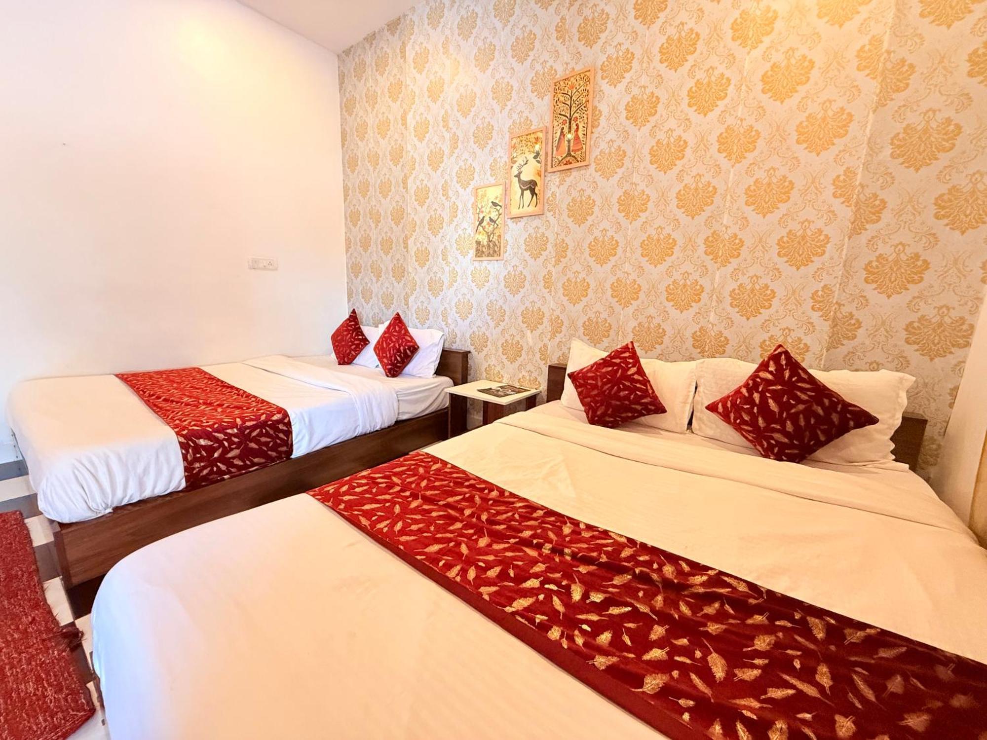 Red Sea Beach Resort Anjuna Bagian luar foto