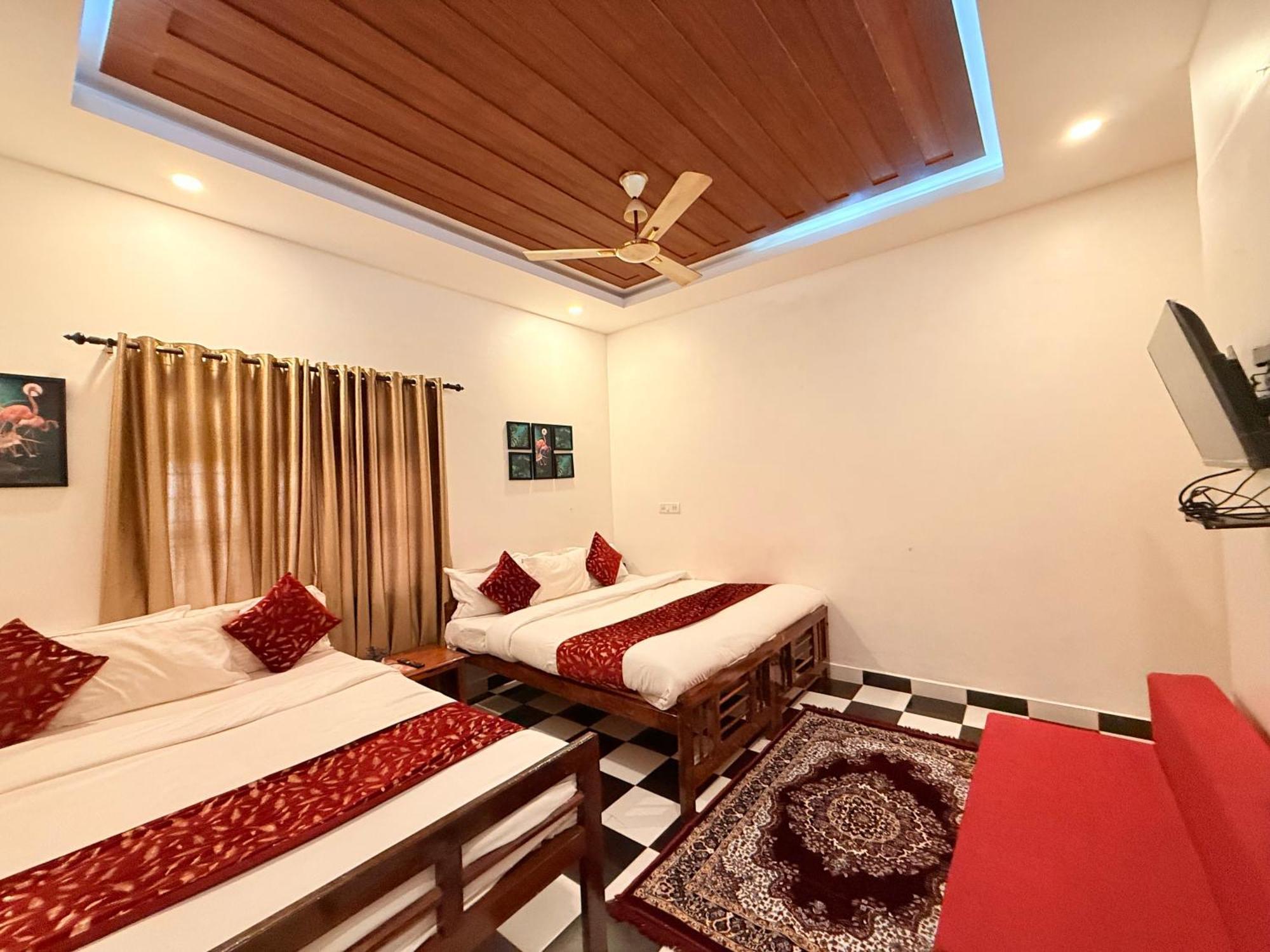 Red Sea Beach Resort Anjuna Bagian luar foto