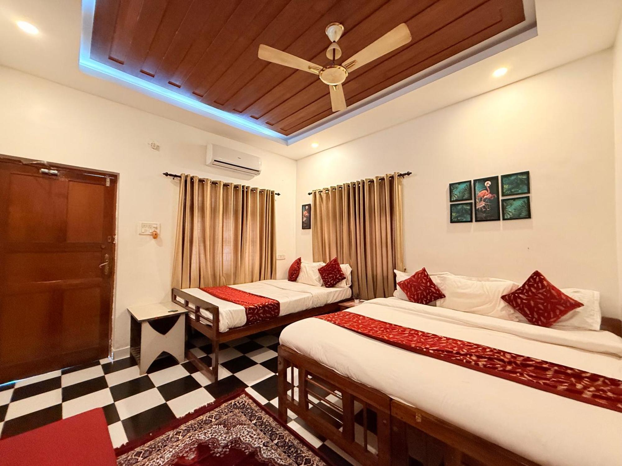 Red Sea Beach Resort Anjuna Bagian luar foto