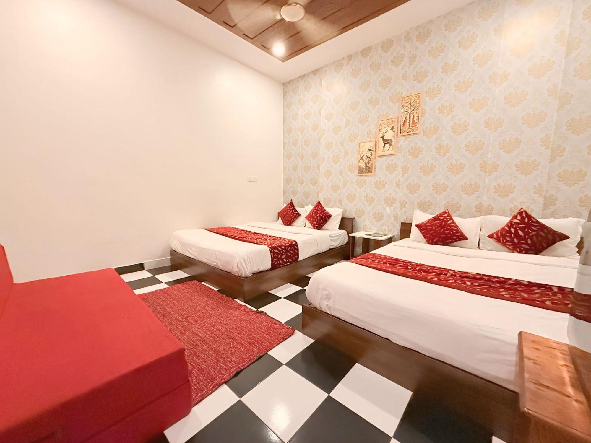 Red Sea Beach Resort Anjuna Bagian luar foto